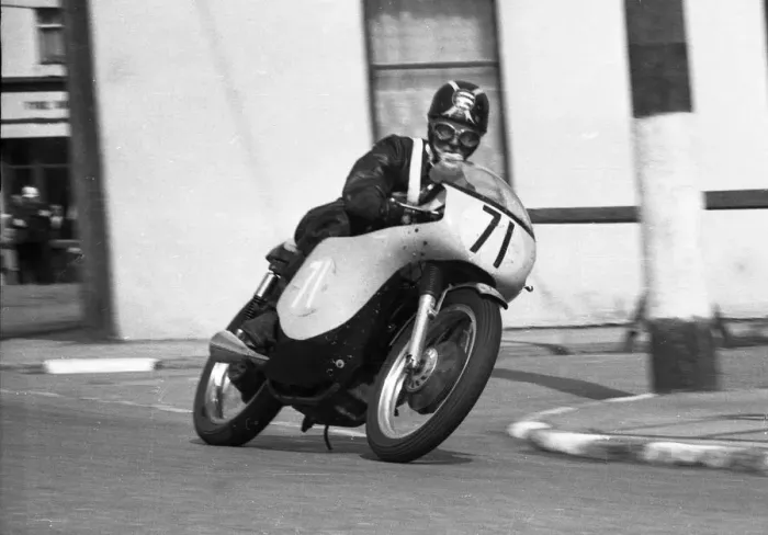 Framed Print : Joe Iszard (AJS) 1963 Junior Manx Grand Prix