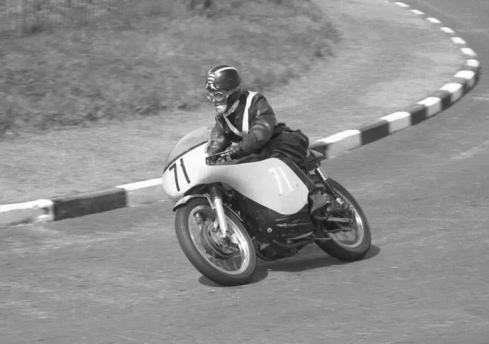 Framed Print : Joe Iszard (AJS) 1963 Junior Manx Grand Prix