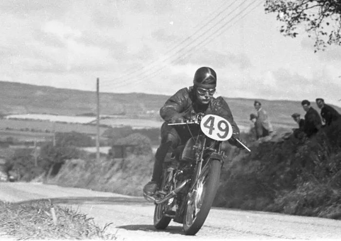 Framed Print : Joe Jackson (Velocette) 1953 Senior Manx Grand Prix Framed Print : Joe Jackson (Velocette) 1953 Senior Manx Grand Prix