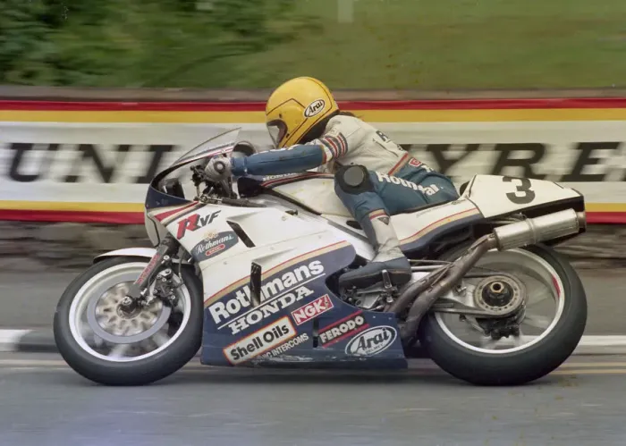 Framed Print : Joey Dunlop (Honda) 1986 Formula One TT Framed Print : Joey Dunlop (Honda) 1986 Formula One TT