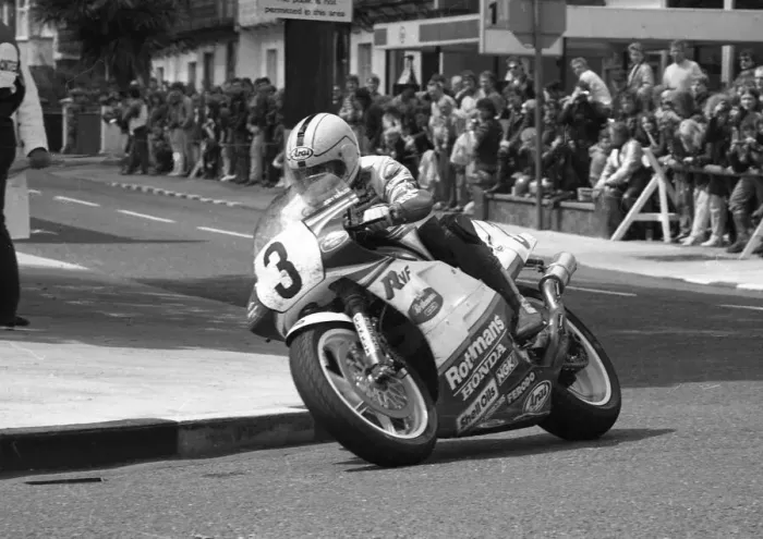 Framed Print : Joey Dunlop (Honda) 1986 Formula One TT Framed Print : Joey Dunlop (Honda) 1986 Formula One TT