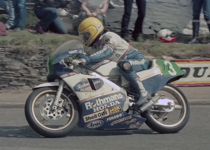 Framed Print : Joey Dunlop (Honda) 1986 Junior TT Framed Print : Joey Dunlop (Honda) 1986 Junior TT