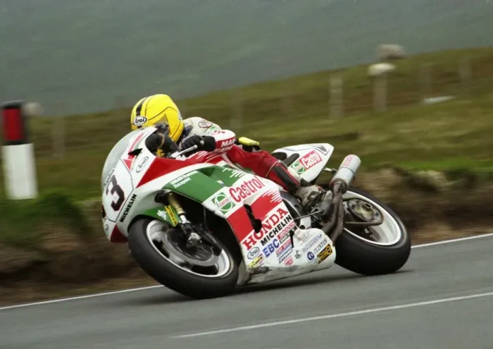 Framed Print : Joey Dunlop (Honda) 1995 Senior TT Framed Print : Joey Dunlop (Honda) 1995 Senior TT