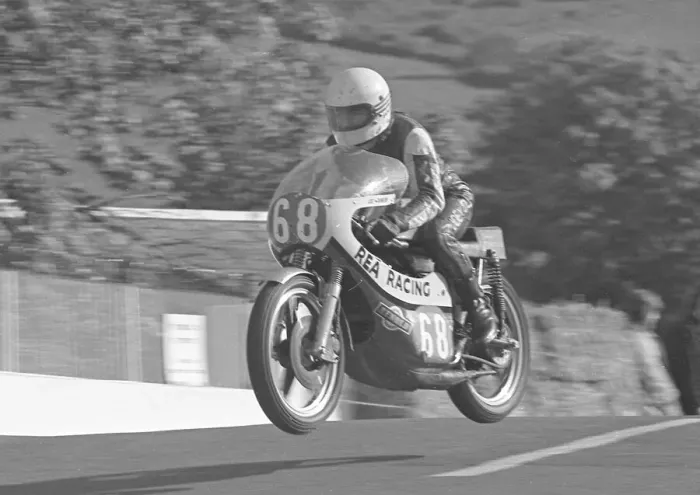 Framed Print : Joey Dunlop (Rea Yamsel) 1976 Lightweight TT Framed Print : Joey Dunlop (Rea Yamsel) 1976 Lightweight TT
