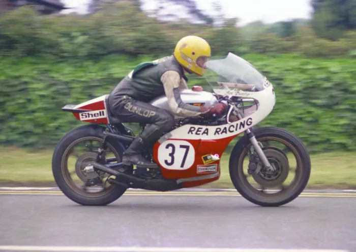 Framed Print : Joey Dunlop (Rea Yamsel) 1977 Classic TT Framed Print : Joey Dunlop (Rea Yamsel) 1977 Classic TT