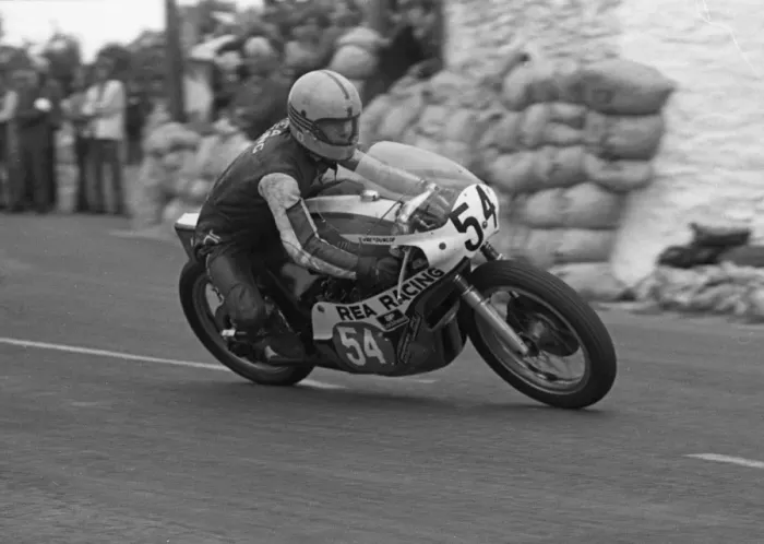 Framed Print : Joey Dunlop (Yamsel) 1977 Southern 100 Framed Print : Joey Dunlop (Yamsel) 1977 Southern 100
