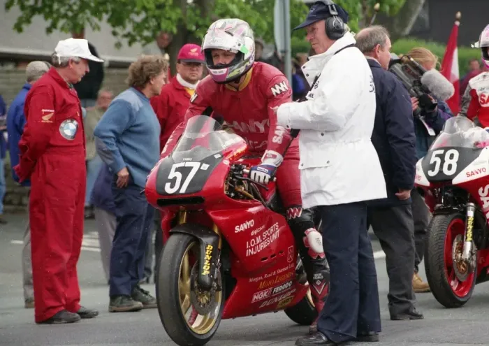 Framed Print : John Barton (Ducati) 1998 Singles TT