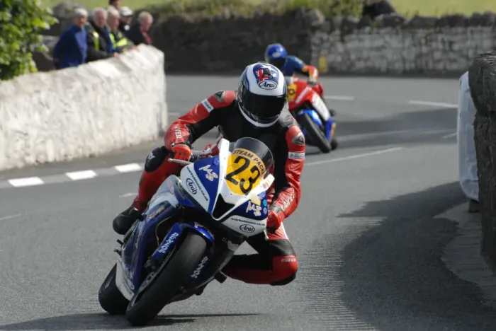 Framed Print : John Barton (Yamaha) 2009 Southern 100