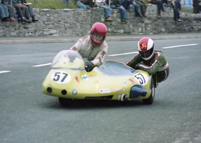 Framed Print : John Bullivant & Chris Fenton (Kawasaki) 1982 Southern 100 Framed Print : John Bullivant & Chris Fenton (Kawasaki) 1982 Southern 100