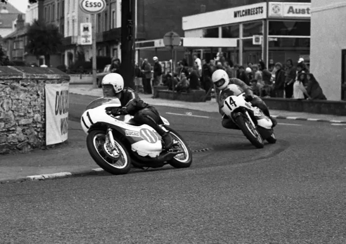 Framed Print : John Carpenter and Chris Revett (Yamaha) 1973 Lightweight Manx Grand Prix Framed Print : John Carpenter and Chris Revett (Yamaha) 1973 Lightweight Manx Grand Prix