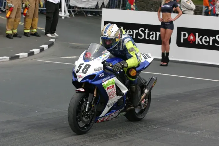 Framed Print : John Crellin (Suzuki) 2009 Superbike TT Framed Print : John Crellin (Suzuki) 2009 Superbike TT