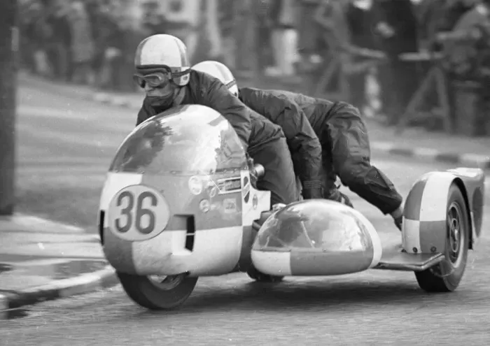 Framed Print : John Crick & Stuart Collins (Jaycee) 1972 750 Sidecar TT Framed Print : John Crick & Stuart Collins (Jaycee) 1972 750 Sidecar TT