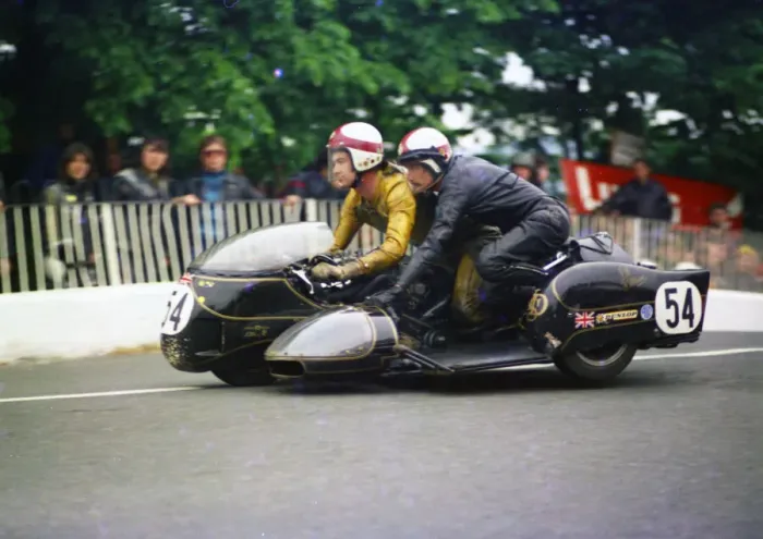 Framed Print : John Davies & Wiliam Williams (Rumble Crooks Suzuki) 1977 Sidecar TT Framed Print : John Davies & Wiliam Williams (Rumble Crooks Suzuki) 1977 Sidecar TT