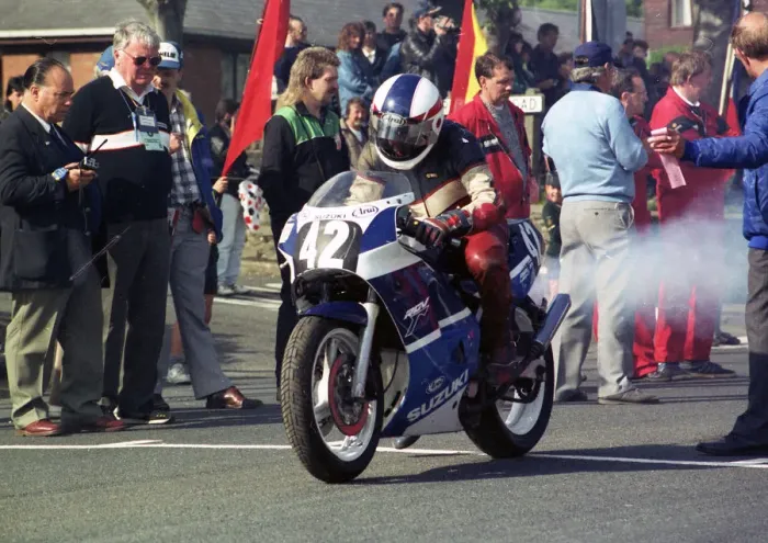Framed Print : John Donnan (Suzuki) 1990 Lightweight 400 TT Framed Print : John Donnan (Suzuki) 1990 Lightweight 400 TT