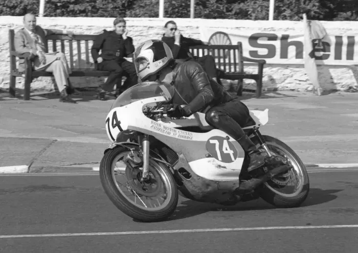 Framed Print : John Giffin (Yamaha) 1977 Lightweight Manx Grand Prix Framed Print : John Giffin (Yamaha) 1977 Lightweight Manx Grand Prix