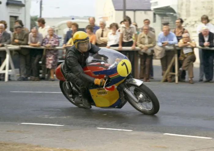 Framed Print : John Goodall (Vendetta Matchless) 1975 Senior Manx Grand Prix Framed Print : John Goodall (Vendetta Matchless) 1975 Senior Manx Grand Prix