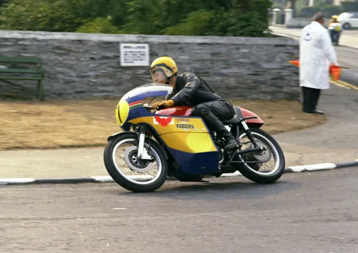 Framed Print : John Goodall (Vendetta Matchless) 1975 Senior Manx Grand Prix Framed Print : John Goodall (Vendetta Matchless) 1975 Senior Manx Grand Prix