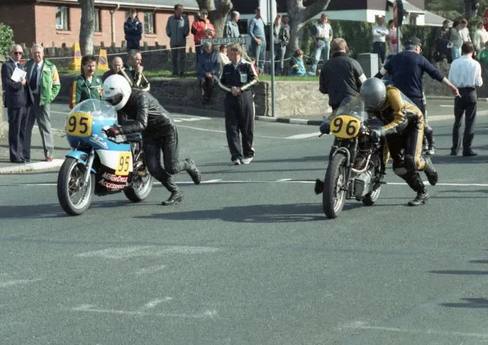 Framed Print : John Grew (Velocette) & Duncan Watson (Velocette) 1989 Senior Classic Manx Grand Prix Framed Print : John Grew (Velocette) & Duncan Watson (Velocette) 1989 Senior Classic Manx Grand Prix