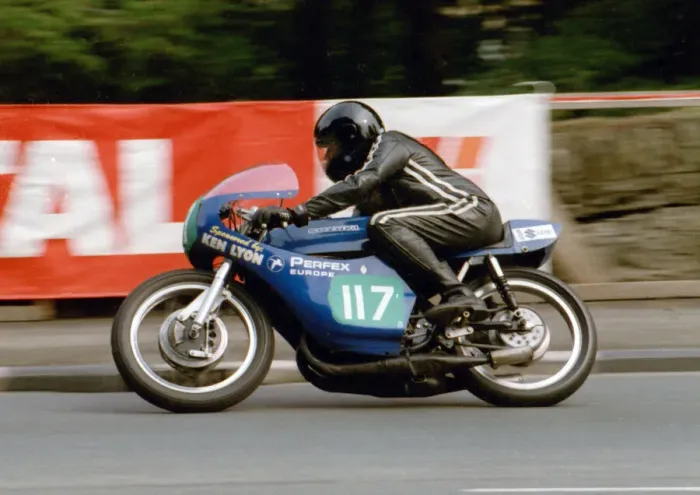 Framed Print : John Gwatkin (Suzuki) 1994 Lightweight Classic Manx Grand Prix