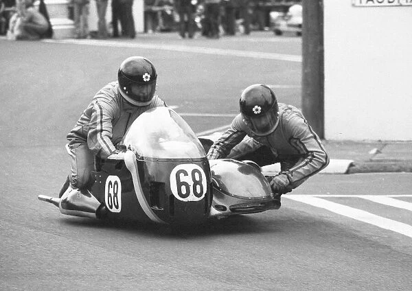 John Hartell & Robert Hartell (Suzuki) 1977 Sidecar TT