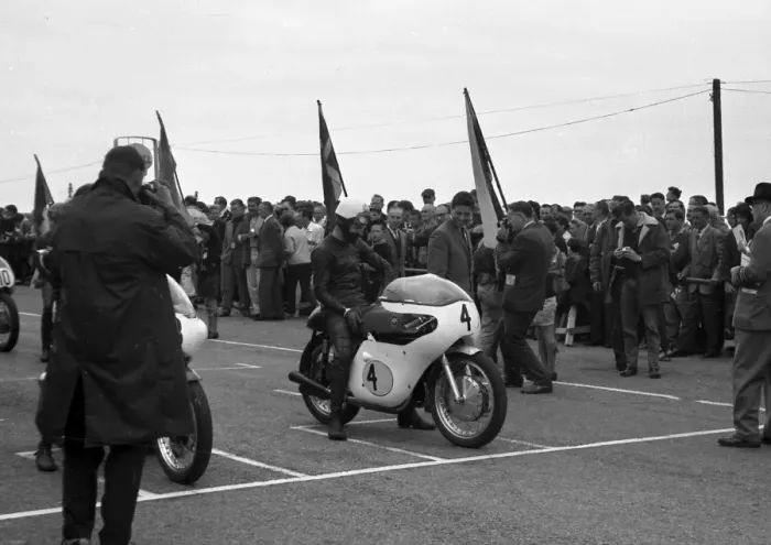 Framed Print : John Hartle (Gilera) 1963 Senior TT Framed Print : John Hartle (Gilera) 1963 Senior TT