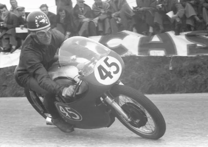 Framed Print : John Hempleman (Norton) 1958 Senior TT Framed Print : John Hempleman (Norton) 1958 Senior TT