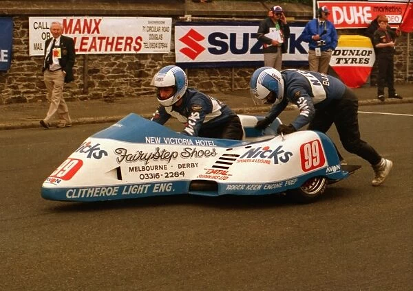 John Holden & David Burgess (Yamaha) 1988 Sidecar TT