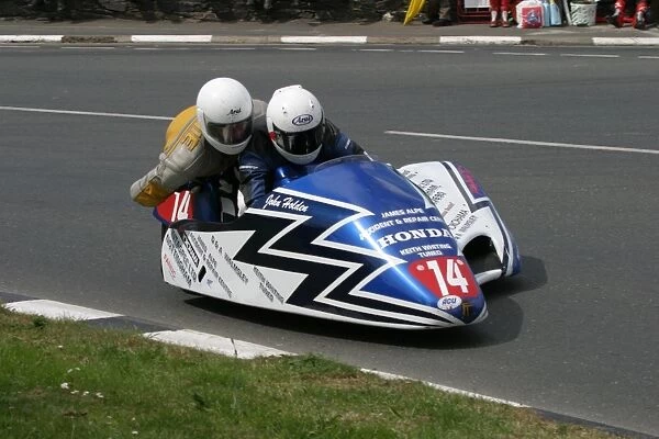 John Holden  /  Jamie Winn (Fanuc Honda) 2004 Sidecar TT