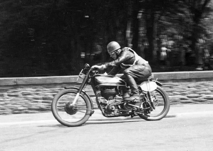 Framed Print : John Horne (Norton) 1947 Junior TT Framed Print : John Horne (Norton) 1947 Junior TT