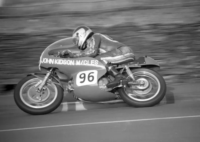 Framed Print : John Kidson (Aermacchi) 1986 Classic junior Manx Grand Prix Framed Print : John Kidson (Aermacchi) 1986 Classic junior Manx Grand Prix