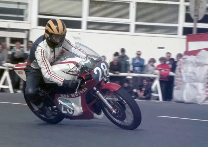 Framed Print : John Knowles (Yamaha) 1983 Junior Manx Grand Prix