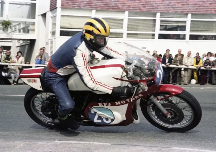 Framed Print : John Knowles (Yamaha) 1983 Junior Manx Grand Prix