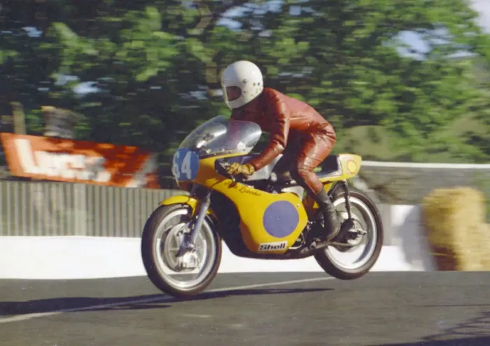 Framed Print : John Lavender (Yamaha) 1977 Jubilee TT Framed Print : John Lavender (Yamaha) 1977 Jubilee TT