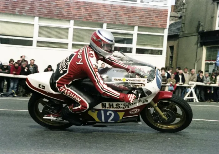Framed Print : John Mould (Yamaha) 1983 Junior Manx Grand Prix