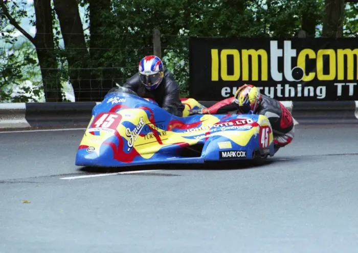 Framed Print : John Potts  /  Mark Cox (Yamaha) 2002 Sidecar TT
