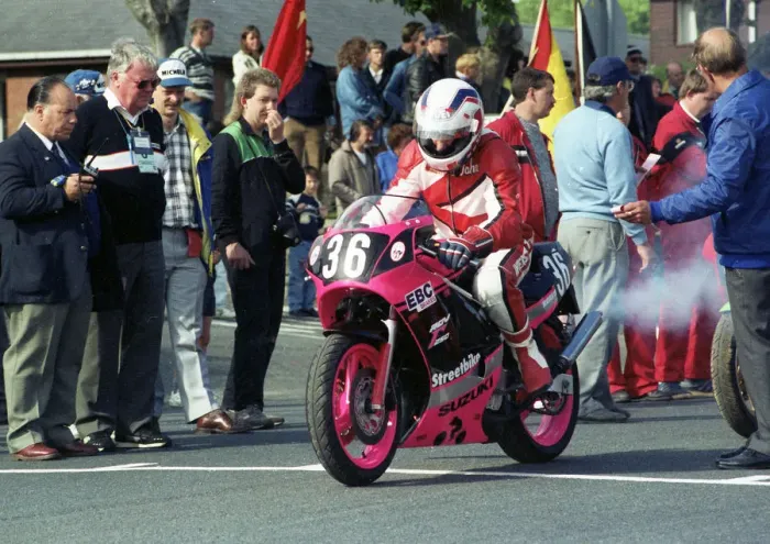 Framed Print : John Raybould (Suzuki) 1990 Lightweight 400 TT Framed Print : John Raybould (Suzuki) 1990 Lightweight 400 TT