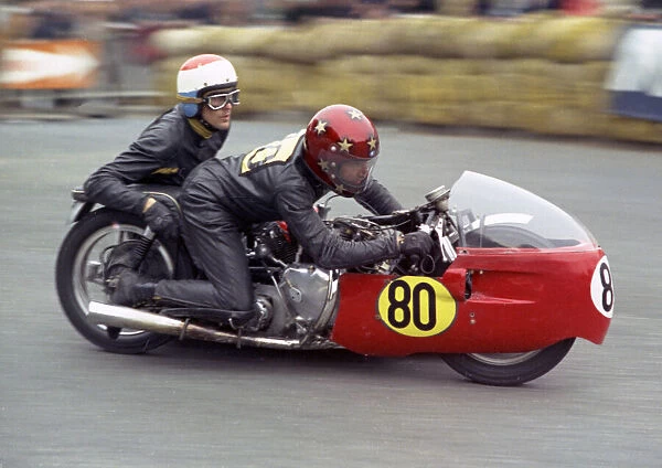 John Renwick and P Kennard (Vincent), 1971 750 Sidecar TT