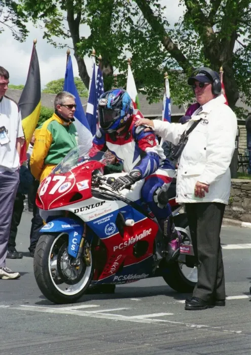 Framed Print : John Richards (Suzuki) 2002 Production 1000 TT Framed Print : John Richards (Suzuki) 2002 Production 1000 TT