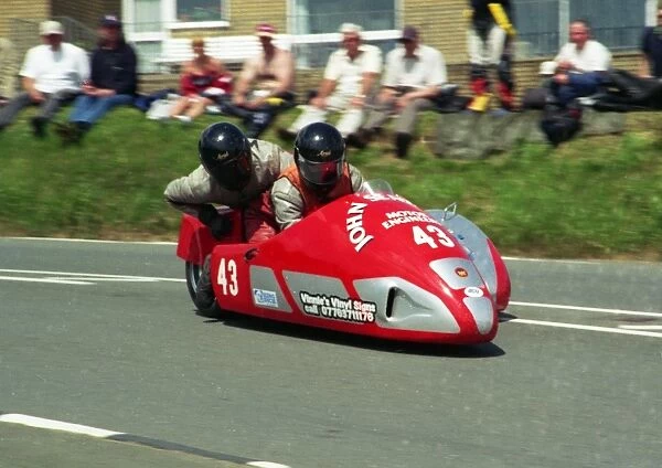 John Sentance & Anthony Wright (Baker Yamaha) 2002 Sidecar TT