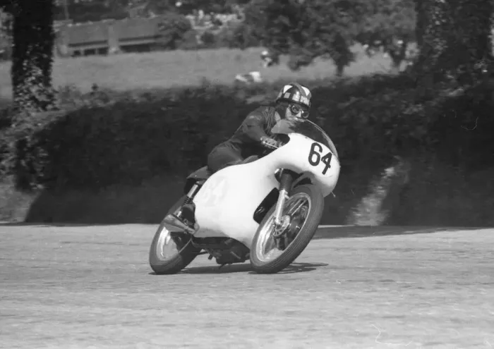 Framed Print : John Simmonds (Matchless) 1961 Senior TT Framed Print : John Simmonds (Matchless) 1961 Senior TT
