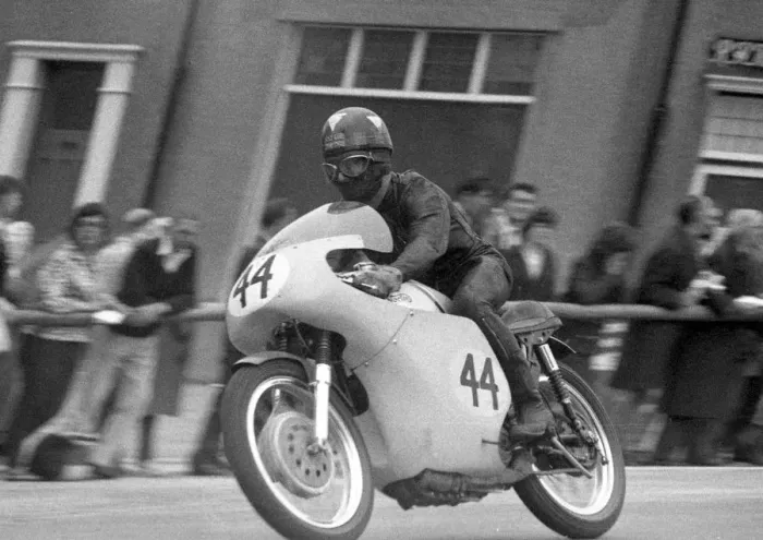 Framed Print : John Simmonds (Norton) 1964 Senior TT Framed Print : John Simmonds (Norton) 1964 Senior TT