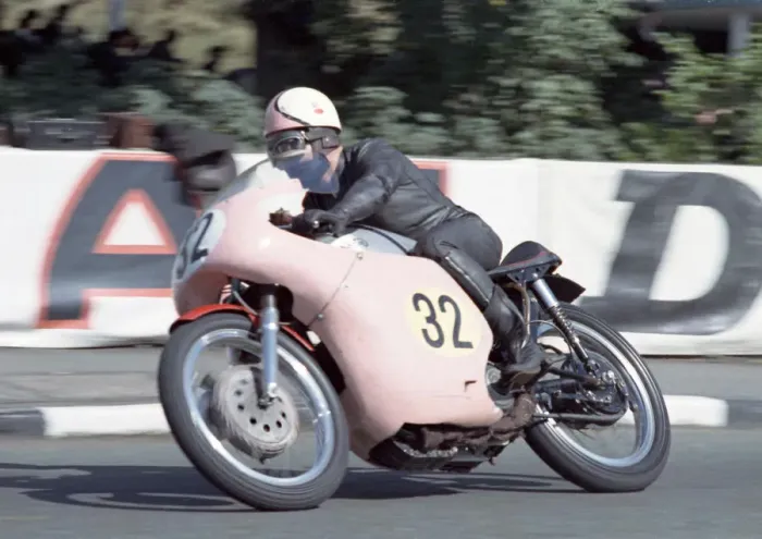 Framed Print : John Simmonds (Norton) 1966 Senior TT Framed Print : John Simmonds (Norton) 1966 Senior TT