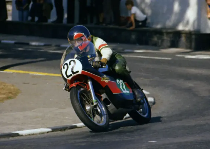 Framed Print : John Stone (Yamaha) 1975 Lightweight Manx Grand Prix