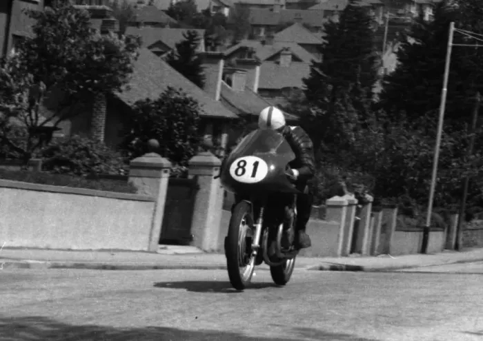 Framed Print : John Surtees (MV) 1956 Senior TT Framed Print : John Surtees (MV) 1956 Senior TT
