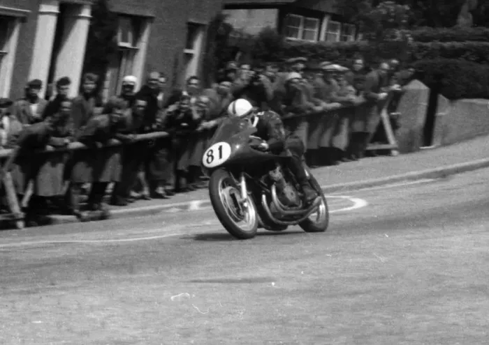 Framed Print : John Surtees (MV) 1956 Senior TT Framed Print : John Surtees (MV) 1956 Senior TT