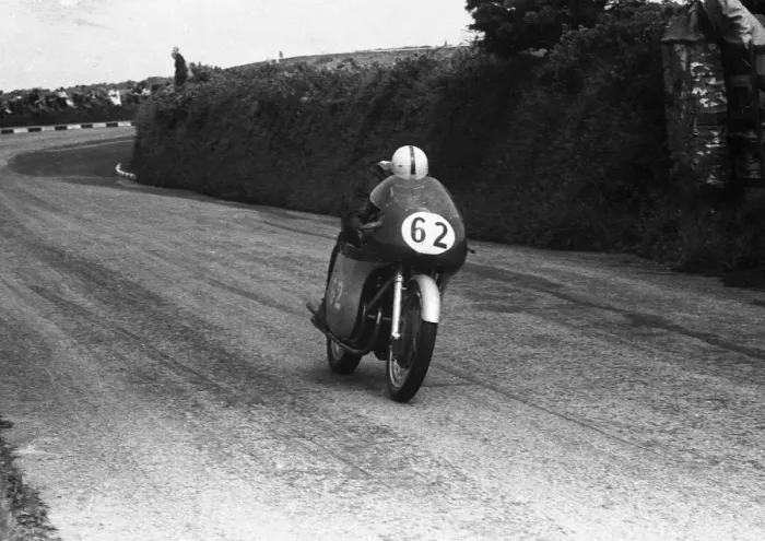 Framed Print : John Surtees (MV) 1958 Junior TT Framed Print : John Surtees (MV) 1958 Junior TT