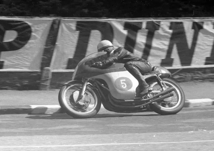 Framed Print : John Surtees (MV) 1959 Junior TT Framed Print : John Surtees (MV) 1959 Junior TT