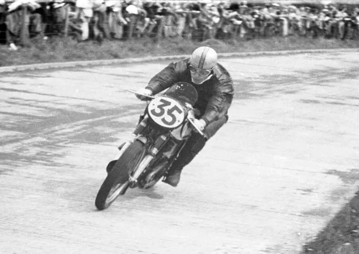 Framed Print : John Surtees (Norton) 1952 Senior Ulster Grand Prix