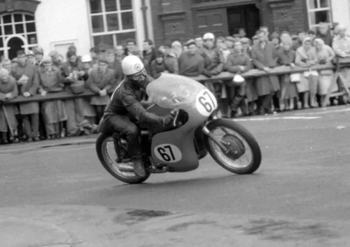 Framed Print : John Swannack (BSA) 1965 Senior Manx Grand Prix