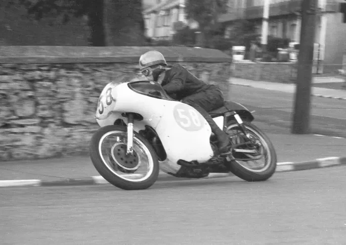 Framed Print : John T Griffiths (Norton) 1963 Senior Manx Grand Prix Framed Print : John T Griffiths (Norton) 1963 Senior Manx Grand Prix